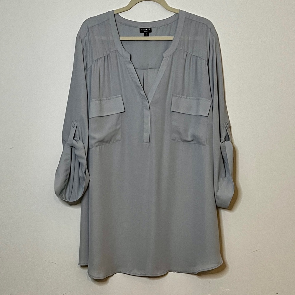 Torrid Harper Rolled 3/4 Sleeve W/Tab LIKE NEW Worn Once